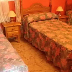 Отель Hostal Carmona комната для гостей фото 5
