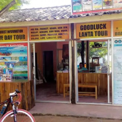 Отель Funky Fish Hostels спортивное сооружение