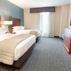 Отель Drury Inn & Suites St. Louis Brentwood 3* Номер Делюкс с различными типами кроватей фото 2