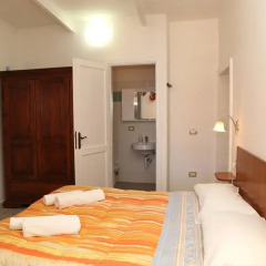 Отель B&B Lupolciu e Calarina Кастельсардо сейф в номере
