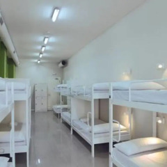 Отель Hola Hostal Eixample детские мероприятия