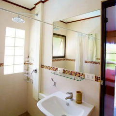 Отель Yellow Villa With Pool In Rawai ванная