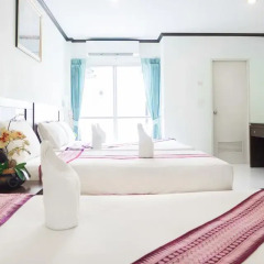 Отель Patong Moon Inn Guesthouse 3* Стандартный семейный номер разные типы кроватей фото 7