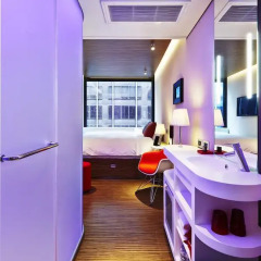 Отель citizenM New York Times Square 4* Стандартный номер с двуспальной кроватью фото 7