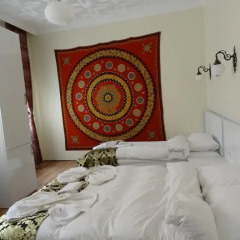 Отель Tulip Guesthouse 2* Стандартный семейный номер с двуспальной кроватью фото 4