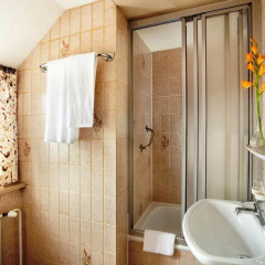 Отель Hahn Hotel Германия, Мюнхен - 3 отзыва об отеле, цены и фото номеров - забронировать отель Hahn Hotel онлайн ванная фото 2