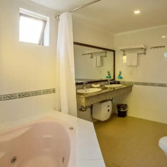 Отель Agribank Hoi An Beach Resort 3* Люкс повышенной комфортности с различными типами кроватей фото 3