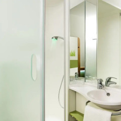 Отель ibis budget Edinburgh Park Великобритания, Эдинбург - отзывы, цены и фото номеров - забронировать отель ibis budget Edinburgh Park онлайн ванная