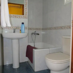 Отель Hostal Restaurante Reina Стандартный номер с разными типами кроватей фото 2