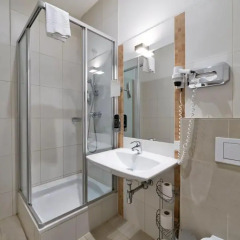 Hotel Pension Baronesse 4* Улучшенный номер с различными типами кроватей фото 6