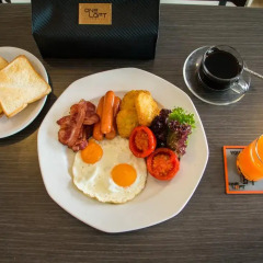 OneLoft Hotel 4* Улучшенный номер с двуспальной кроватью фото 4