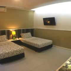 Отель Phuket Airport Suites & Lounge Bar - Club 96 Стандартный номер с двуспальной кроватью фото 9