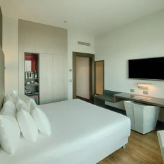 Отель NH Collection Milano President 5* Улучшенный номер с двуспальной кроватью фото 2