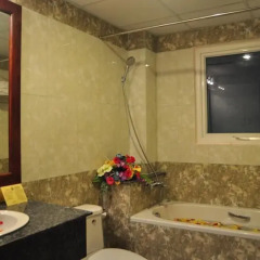 Dong Kinh A Hotel 3* Номер Делюкс с различными типами кроватей фото 6