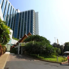 The Empress Hotel Chiang Mai парковка