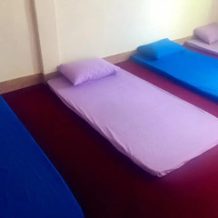Small Elephant Hostel Бангкок спа