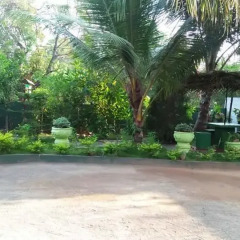 Отель Sanoga Holiday Resort Шри-Ланка, Тиссамахарама - отзывы, цены и фото номеров - забронировать отель Sanoga Holiday Resort онлайн пляж