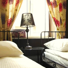 Отель Chmielna Guest House 4* Стандартный номер с различными типами кроватей фото 2