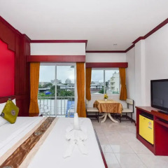 Отель Art Mansion Patong 3* Улучшенный номер двуспальная кровать фото 8