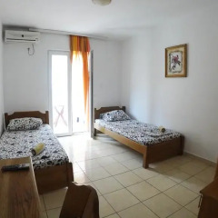 Sun Hostel Budva Стандартный номер с 2 отдельными кроватями фото 7