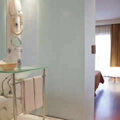 Отель Eurohotel Barcelona Gran Via Fira 4* Улучшенный номер с различными типами кроватей фото 3