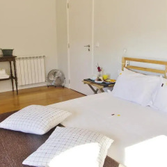 Отель YOURS GuestHouse Porto 4* Стандартный номер с двуспальной кроватью (общая ванная комната) фото 5