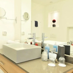Отель West All Suite Boutique Tel Aviv ванная фото 2