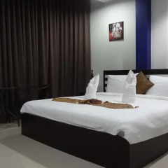 Отель But Different Phuket Guesthouse 3* Улучшенный номер с различными типами кроватей фото 11