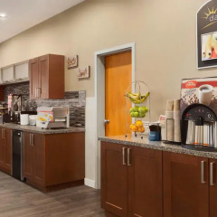 Отель Days Inn & Suites by Wyndham Brooks в номере