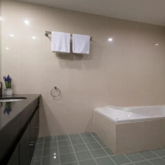 Отель Tonson Residence B Boutique 4* Люкс с двуспальной кроватью фото 19