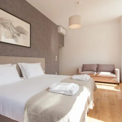 Отель Feels Like Home Rossio Prime Suites 4* Стандартный номер с 2 отдельными кроватями (общая ванная комната) фото 2