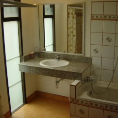 Отель Noble House Beach Resort ванная фото 2