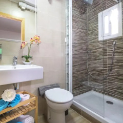 Отель Ático, Terraza & Barbacoa, Park Güell, Apartamento ванная