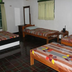 Sylvester Villa Hostel Negombo Кровать в общем номере с двухъярусной кроватью фото 12