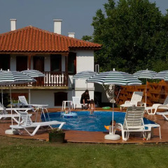 Отель Rai Guest House Шумен бассейн