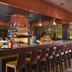 Отель Courtyard By Marriott Pilsen Пльзень гостиничный бар