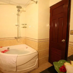 Отель Hanoi Guesthouse Номер Делюкс фото 36