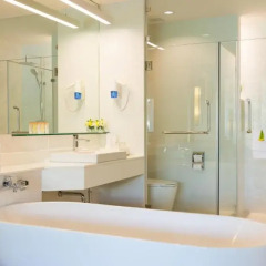 Отель Katathani Phuket Beach Resort 5* Номер Делюкс с двуспальной кроватью фото 16