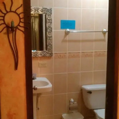 Отель Casa Doña Elena B&B Гондурас, Копан-Руинас - отзывы, цены и фото номеров - забронировать отель Casa Doña Elena B&B онлайн ванная