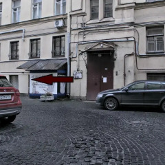 Отель Жилое помещение Все свои на Большой Конюшенной Санкт-Петербург парковка