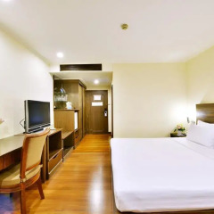 St. James Hotel 3* Улучшенный номер с различными типами кроватей фото 3