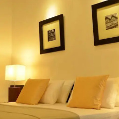 Отель 26 Loversleap Cottage сейф в номере