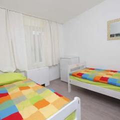 Pozitiv Hostel Стандартный номер с 2 отдельными кроватями (общая ванная комната) фото 3
