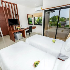 Отель The Topaz Residence 3* Номер Делюкс с 2 отдельными кроватями фото 2