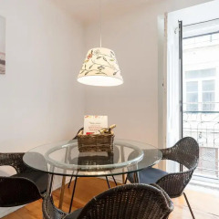 Отель Feels Like Home - Central Flat in Bairro Alto Португалия, Лиссабон - отзывы, цены и фото номеров - забронировать отель Feels Like Home - Central Flat in Bairro Alto онлайн питание