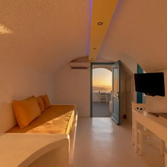 Отель Abyssanto Suites & Spa 4* Улучшенные апартаменты с различными типами кроватей фото 12