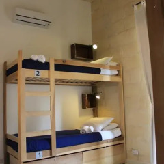 Two Pillows Boutique Hostel Кровать в общем номере фото 17