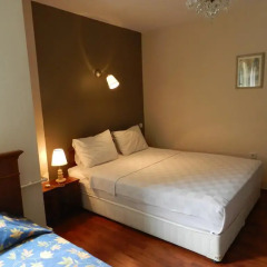 Отель Berk Guesthouse - 'Grandma's House' 3* Стандартный семейный номер с двуспальной кроватью фото 19