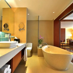 Отель Swissotel Resort Phuket Patong Beach Таиланд, Пхукет - 3 отзыва об отеле, цены и фото номеров - забронировать отель Swissotel Resort Phuket Patong Beach онлайн ванная