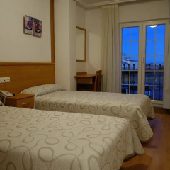Hotel Reyes de León 2* Стандартный номер с двуспальной кроватью фото 3